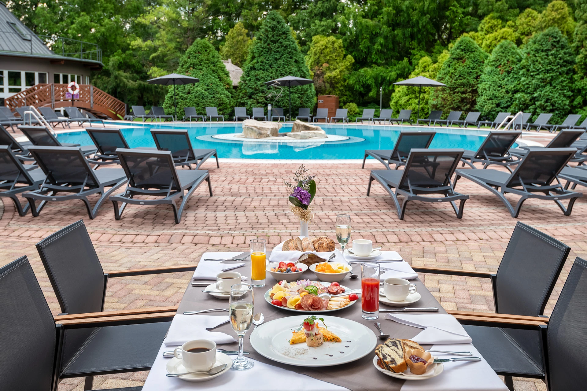 Breakfast by the Poolside