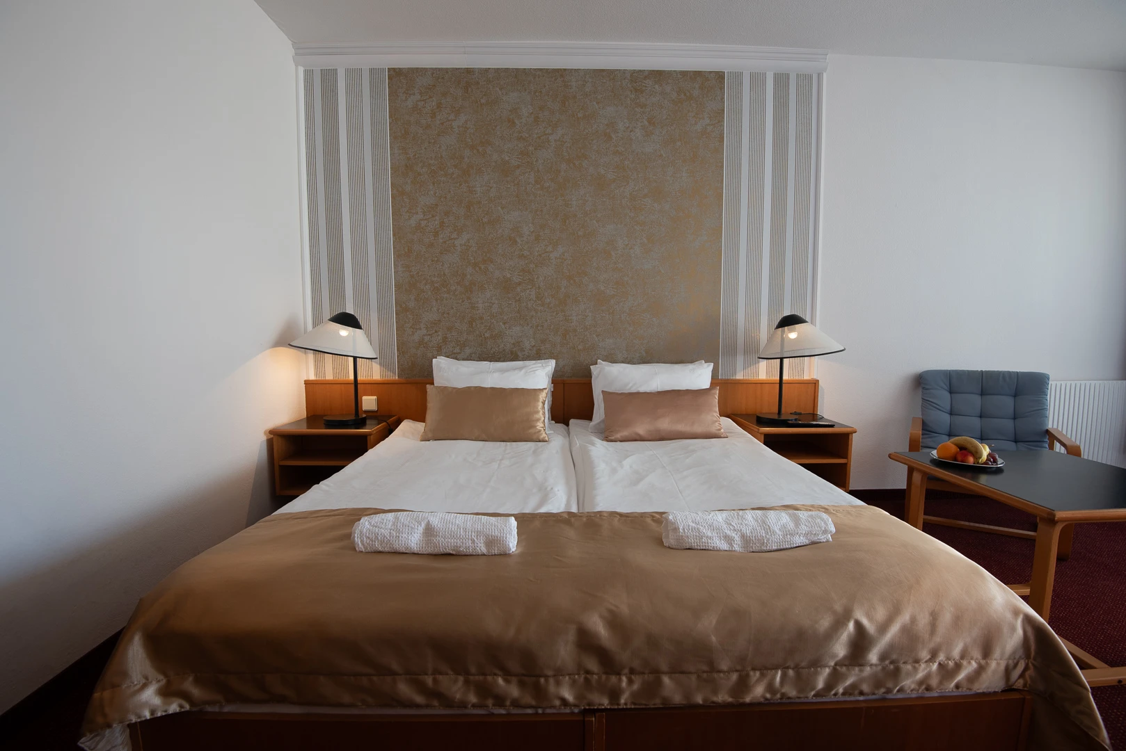 Bad example of hotel photography – dark, flat lighting in a minimalist twin room.